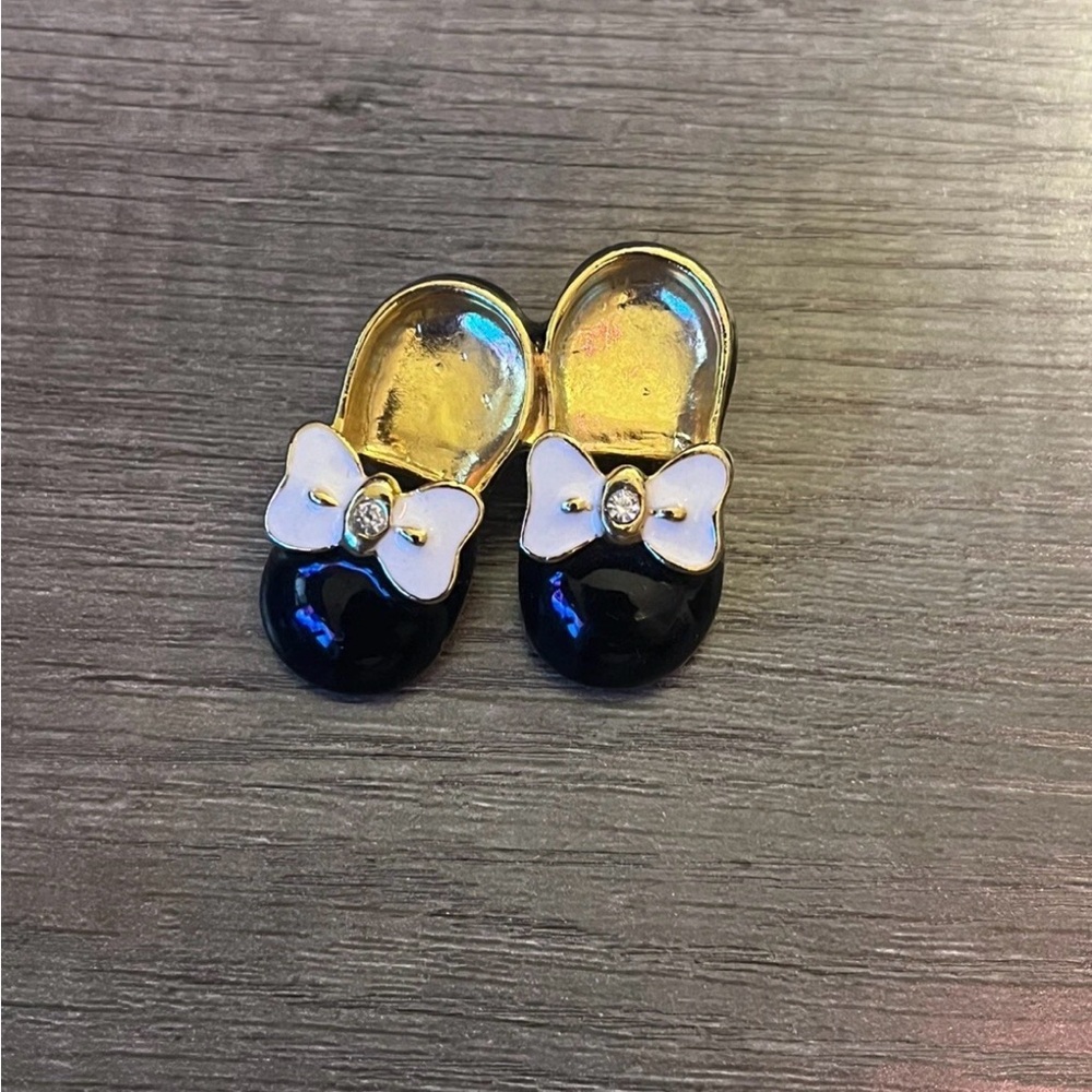 Super Darling Girls Shoes With Bows / Bejeweled Pin - Lapel, Hat